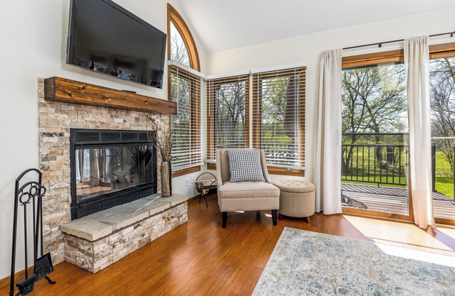 Sunsets & Serenity at South Course Villa - Scenic, Soft Beds loaded w/Style!