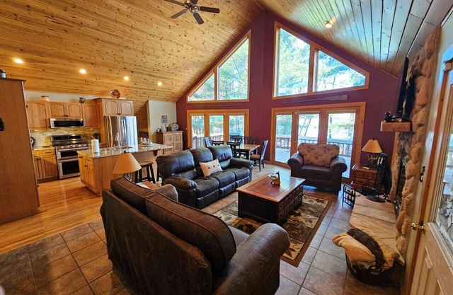 Sunshine Lane Lodge on Bean Lake