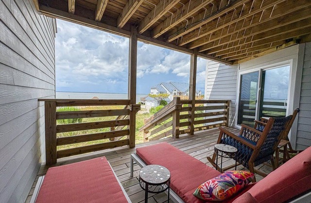 Sunshine & Serenity - 2 BR Semi-Soundfront condo in Duck