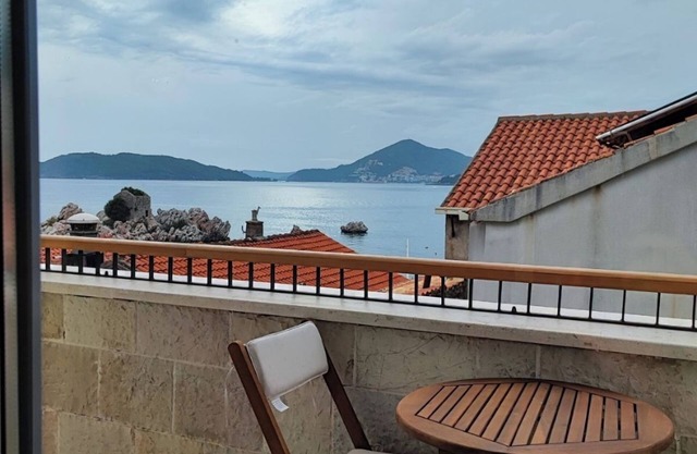 Sunshine Studio Apartment with Terrace and Sea View in Przno