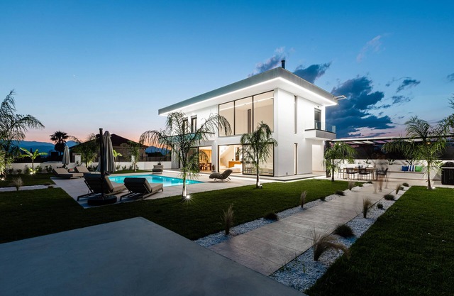 Sunshine Villa!