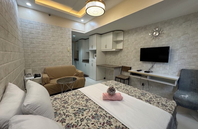 Sunvida Tower across SM City Mall.nEasy access to all your destinations.