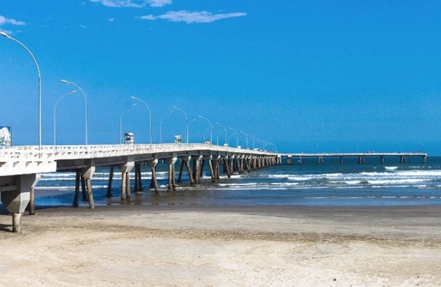 Super cozy beach house with pool for you and your family.