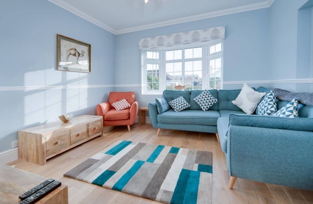 Super 5 Bedroom Family Friendly Retreat Rustington