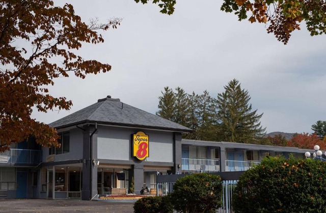 Super 8 by Wyndham Black Mountain