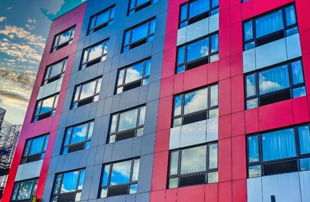 Super 8 by Wyndham Bronx Near Botanical Garden