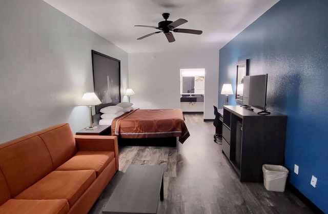 Super 8 by Wyndham Forney/East Dallas