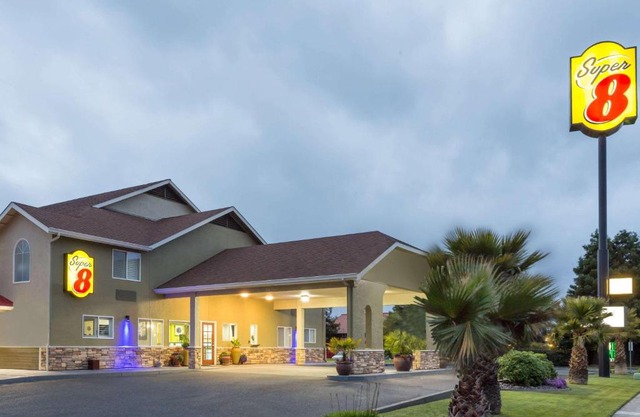Super 8 by Wyndham Fortuna
