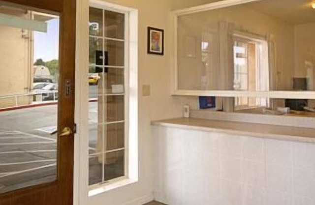 Super 8 by Wyndham Hayward Downtown