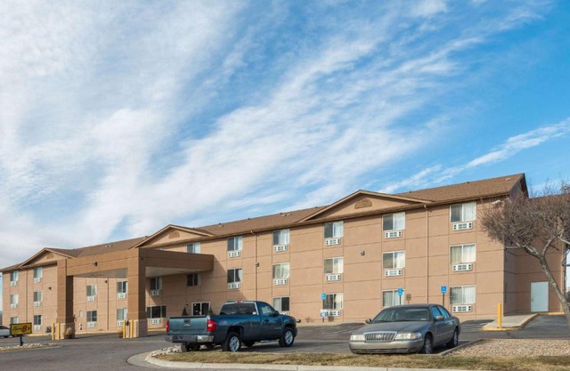 Super 8 by Wyndham Henderson North East Denver