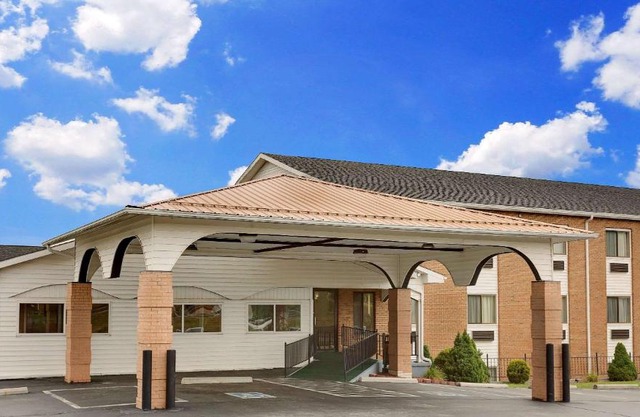 Super 8 by Wyndham Hillsville