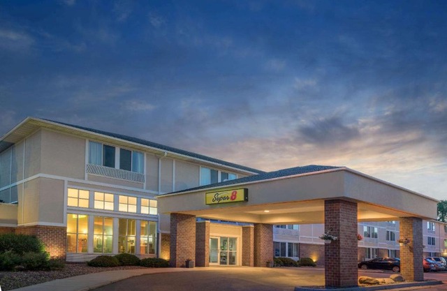 Super 8 by Wyndham Menomonie WI