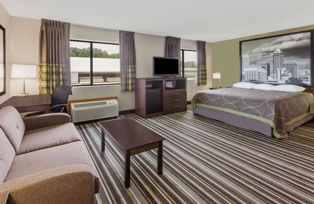 Super 8 by Wyndham Plymouth
