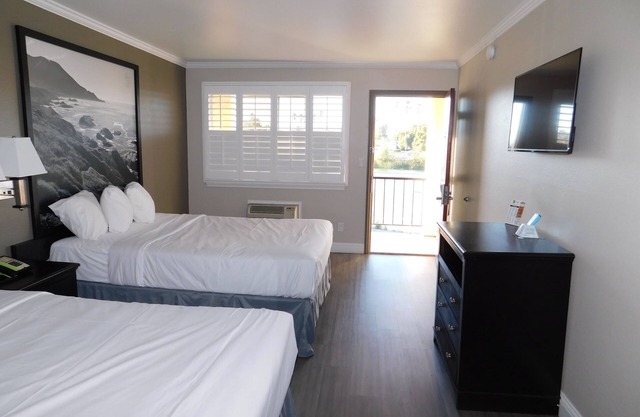 Super 8 by Wyndham Santa Cruz Beach