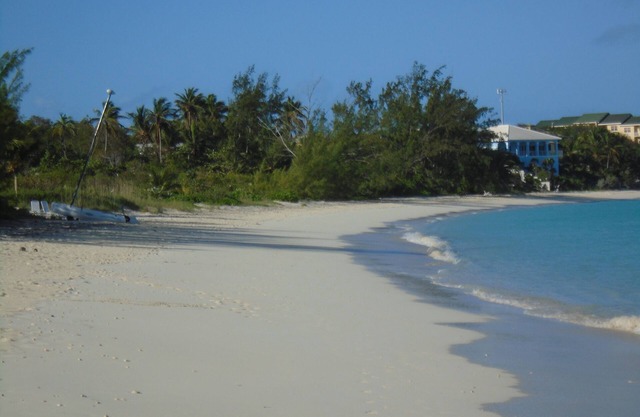 SUPER BEACHFRONT- directly on HOOPERS BAY: large 4 bed 4 Bath APT for 8