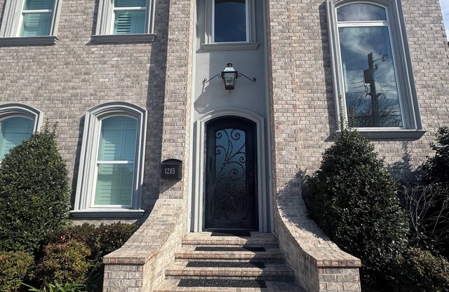 SUPER BOWL- 10 min from Superdome - 3b 2bath SPACIOUS - can fit airmattresses!