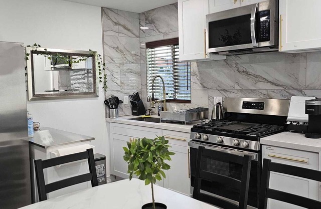 Super Clean, Elegant, Recently Renovated Casa With All New Appliances