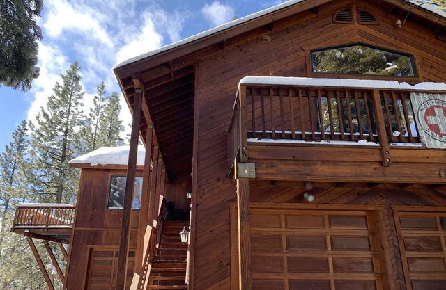 Super Cozy Ski Lodge with Year Round Amenities