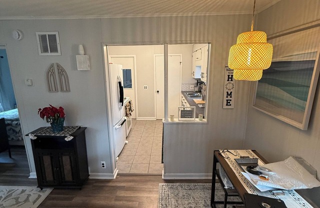 Super cute cottage in Dearborn