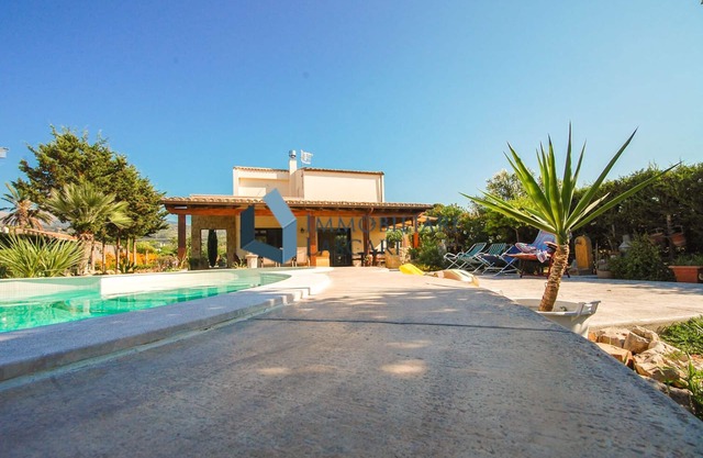 Super independent Villa with garden and private pool, 9 beds.the top !