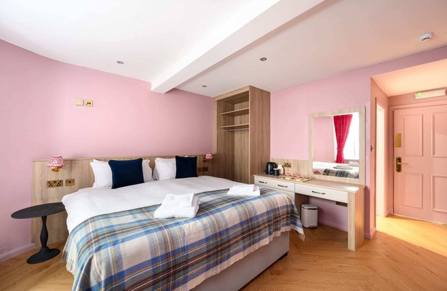 Super King Garden Suite with En-suite