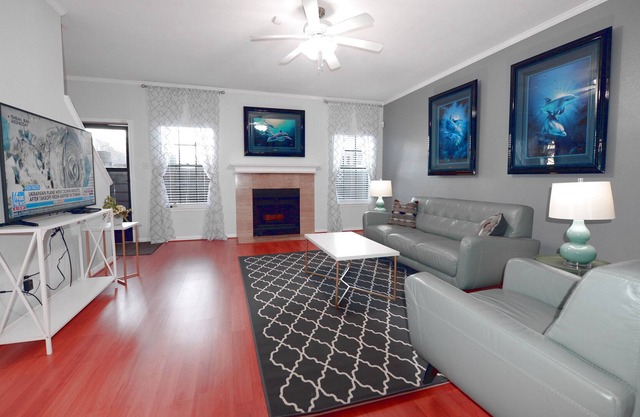Super large & clean & cozy 2 bedroom townhome