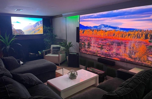 Super Lux Designer Co-Living, Hot Tub, Movie Theatre, Tesla Charger, Fireplaces