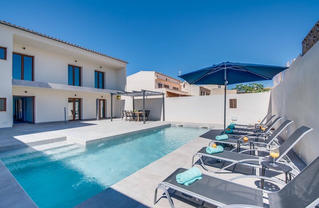 SUPER ! New apartment Cala Morlanda, up to 6 people. Pool, wifi incl
