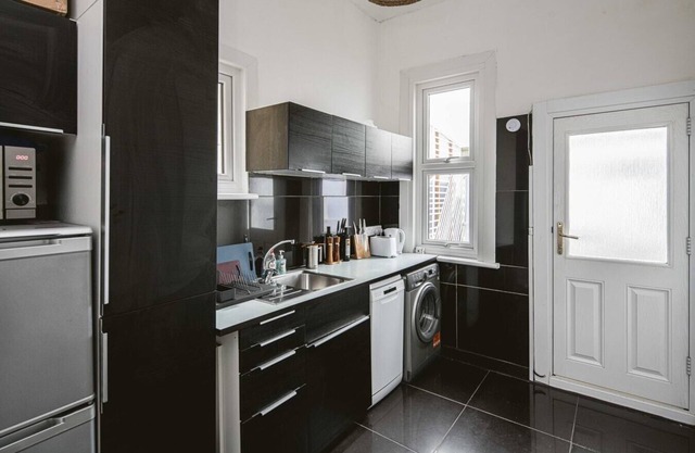 Super Stylish 1BD Flat with Garden in Leytonstone