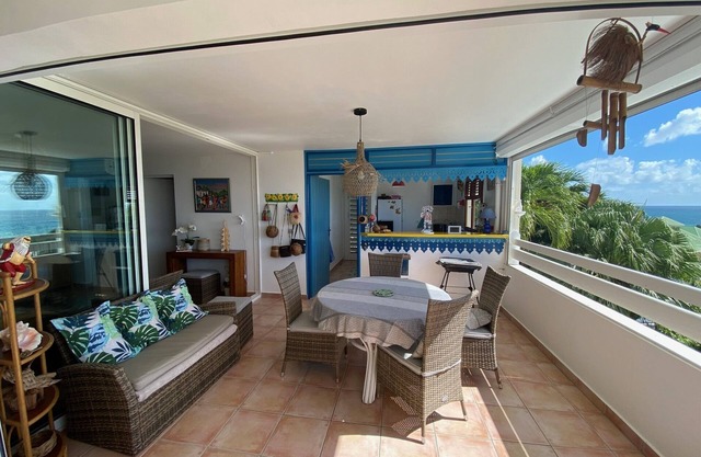 Superb 180° sea view apartment - with water tank