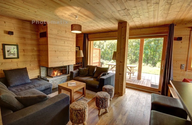 Superb 8-room apartment in chalet. South-facing garden and terrace. Fireplace