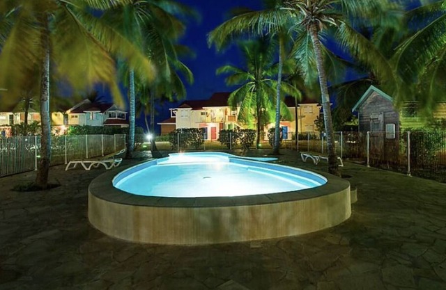 Superb air-conditioned apartment with 2 bedrooms on the beach with 2 swimming pools