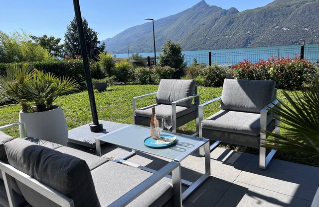Superb apartment with wide lake view and close to the beach