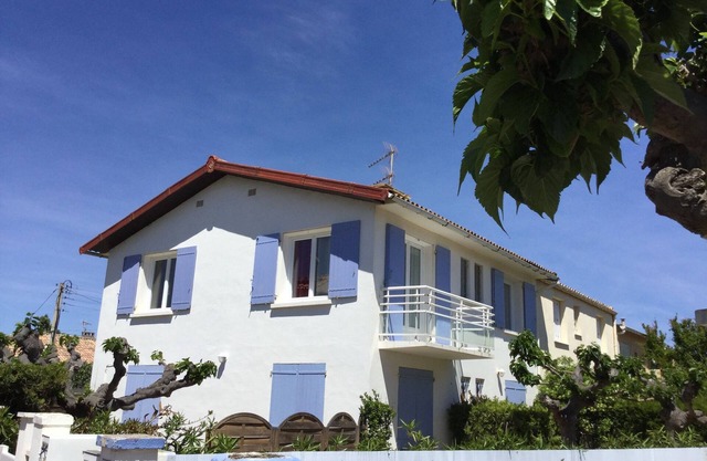 Superb apartment in villa open view south 200 meters from the beach!