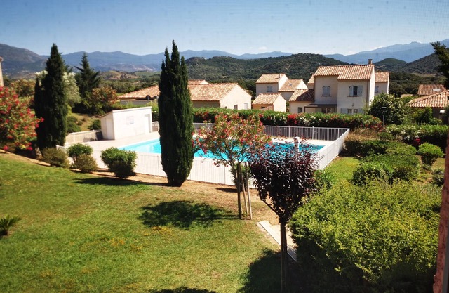Superb apartment, in residence with swimming pool, 5 min from st florent.