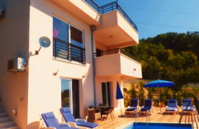 Superb Breathtaking Views 3Bedroom All Day Sun
