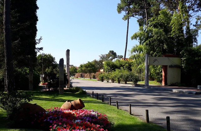Superb house, swimming pool, tennis, close to the beach, MiraVillas
