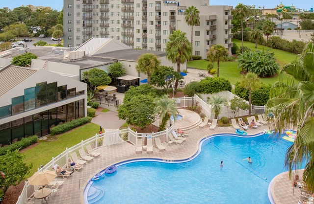 Superb Renovated Suite, Amazing Water View Best Location to Disney and Universal