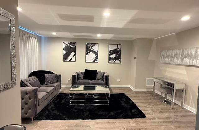 Superb townhome with Near Lake in vibrant Chicago
