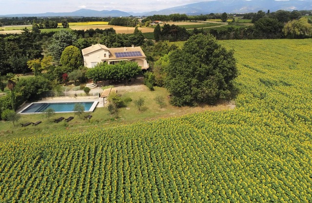 Superb villa in Provence fully equipped without opposite with private swimming pool.