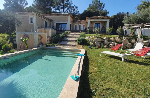 Superb villa with swimming pool between Gard and Ardeche 30 minutes Avignon.