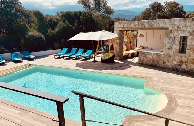 Superbe Villa Pour 10 Personnes à Lumio