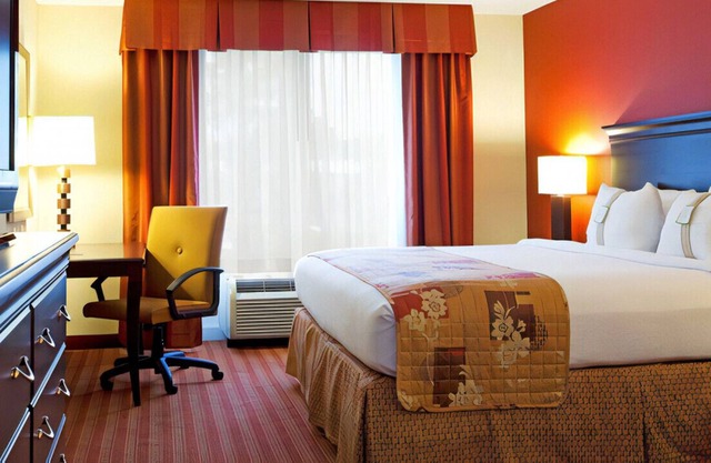 Superbly Relaxing Room Enjoy On-Site Restaurant