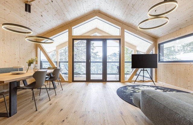 Superior Chalet # 22 with Sauna & Hot Tub