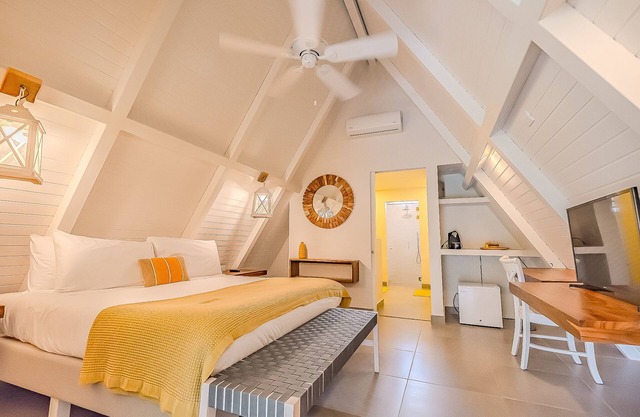 Superior private cabina with tropical shower