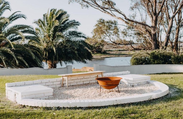 Sur Isle Estate. 11 bed entertainer, walk to beach