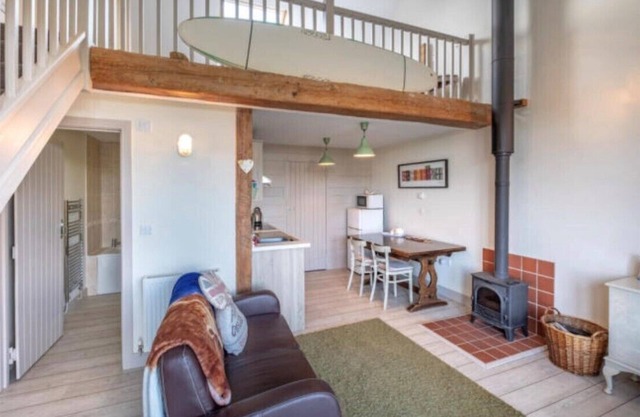 Surf Shack, 1-Bed Cottage, Sleeps 2, Pet Friendly