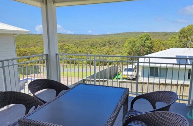 Surfers Paradise- Beach, pet friendly & pool table