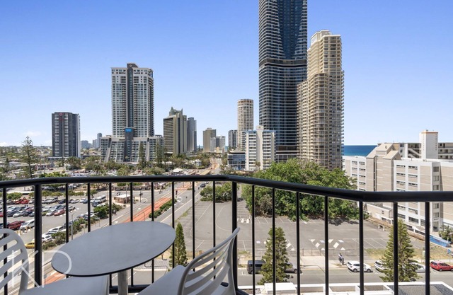 Surfers Paradise Unit (Level 10)