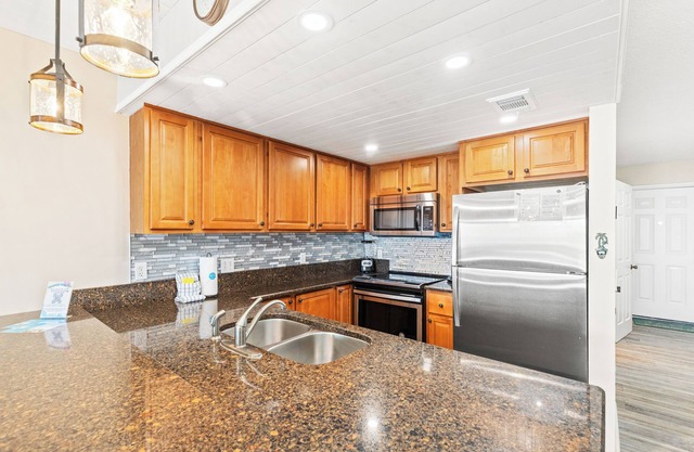 Surf’s Up! Pet-friendly, 2BR 2BA Beachfront Townhouse, Sleeps 8!